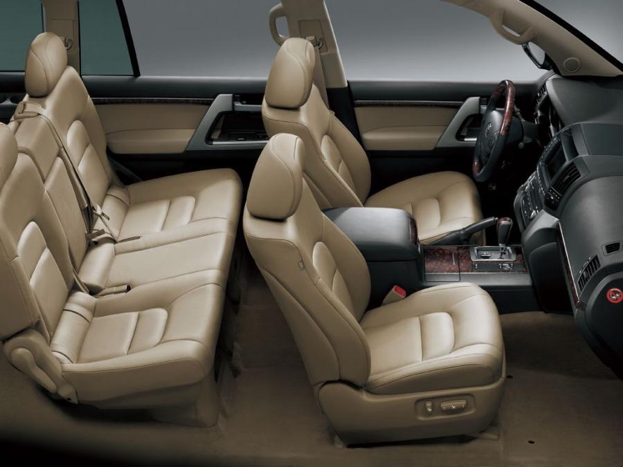  Toyota Land Cruiser 200 VX-R 2007 года  (UAE) (фото 12 из 13)